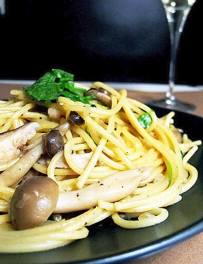 Plate of spaghetti with mushrooms