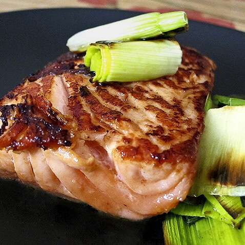 roasted piece of salmon with leeks