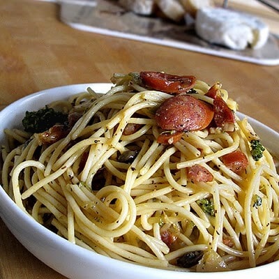 Spaghetti carbonara with spicy sausages