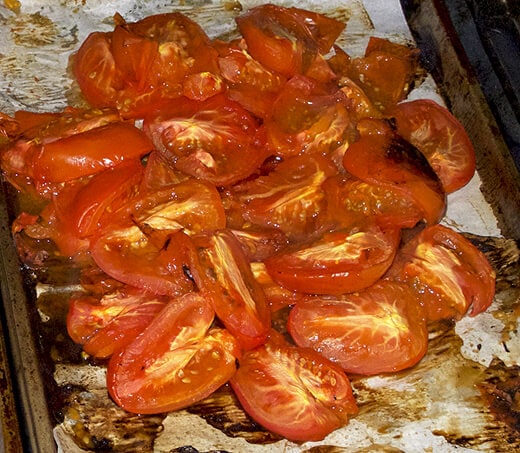 sliced roasted tomatoes in tray