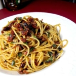 pasta with sun dried tomatoes and basil