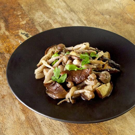 Baked Mushrooms Recipe - buttery and salty and perfectly earthy! #sidedish #vegetarianrecipe #mushroomrecipe | pickledplum.com