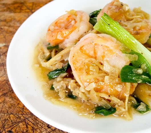 Stir fried shrimp with garlic and ginger