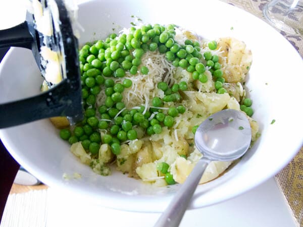 bowl of peas and mashed potatoes