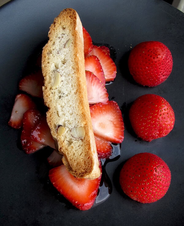 biscotti strawberries