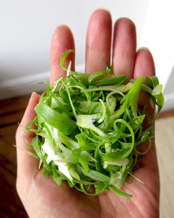 thinly sliced scallions 