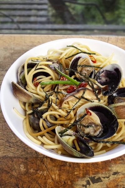 spaghetti vongole with shiitake mushrooms