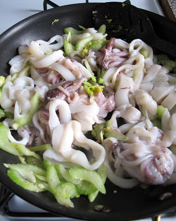 stir frying squid celery