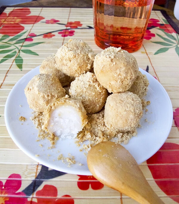 kinako dango - rice dumplings with sweet roasted soy flour