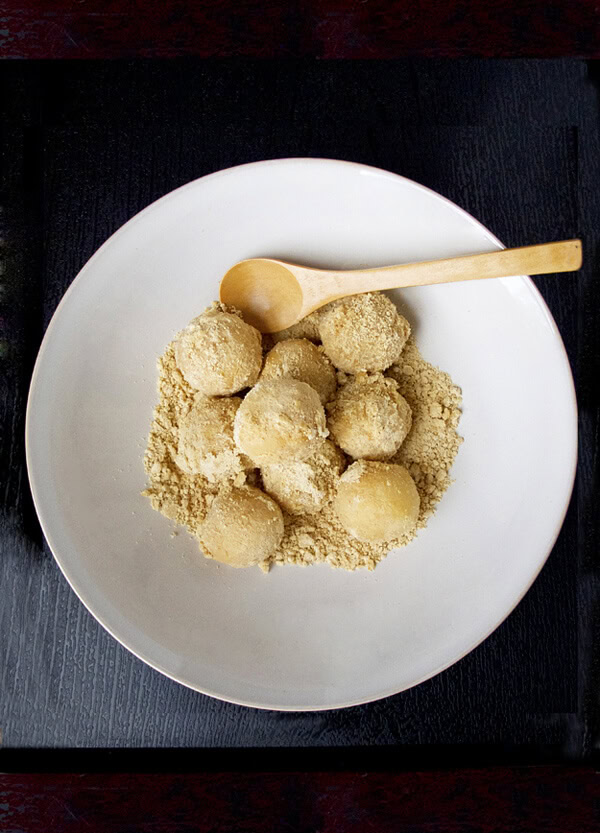 kinako dango - rice dumplings with sweet roasted soy flour