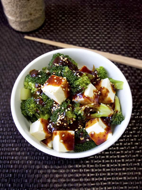 Tofu and broccoli with spicy oyster sauce