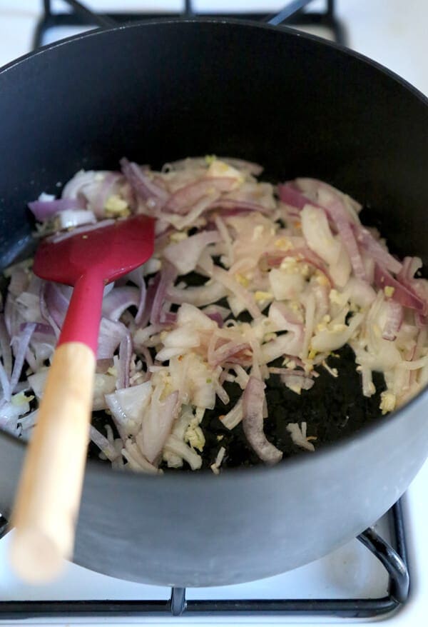 red onions pot