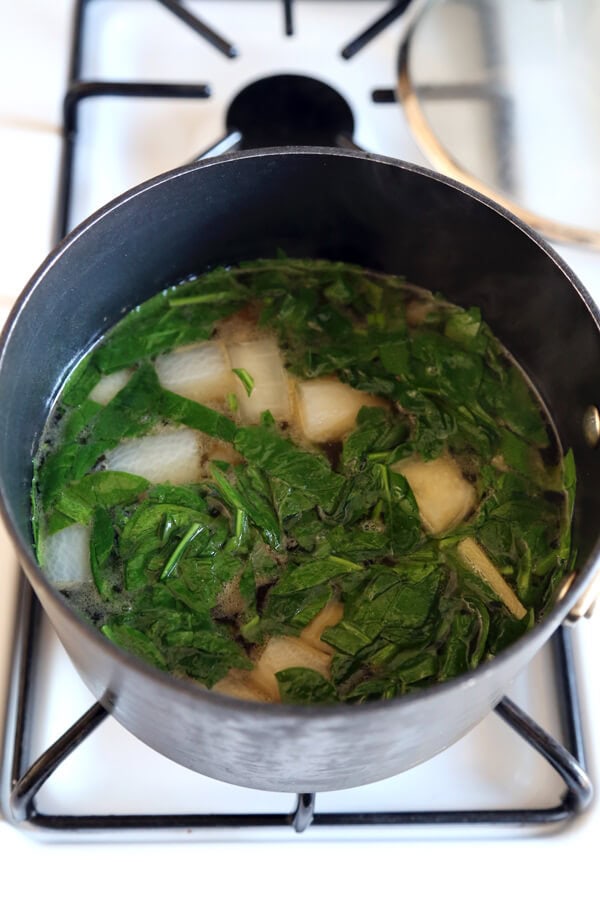 spinach in pot