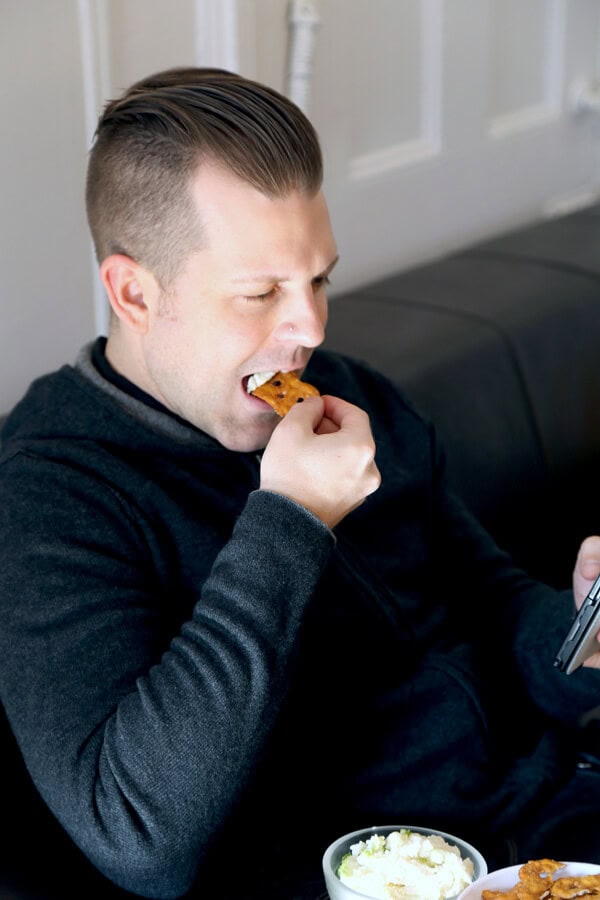 ben-eating-pretzelweb