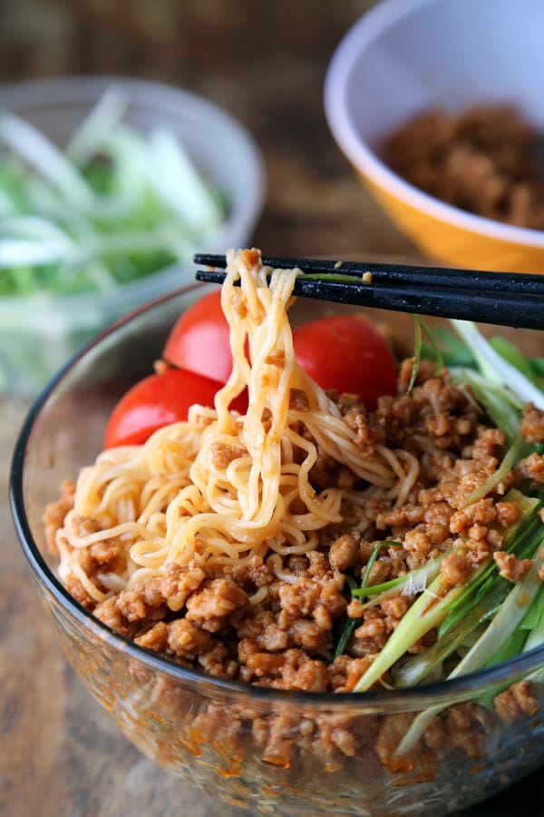 skål med fläsk ramen | pickledplum.com