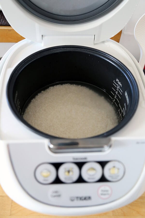 japanese rice in rice cooker - Tiger