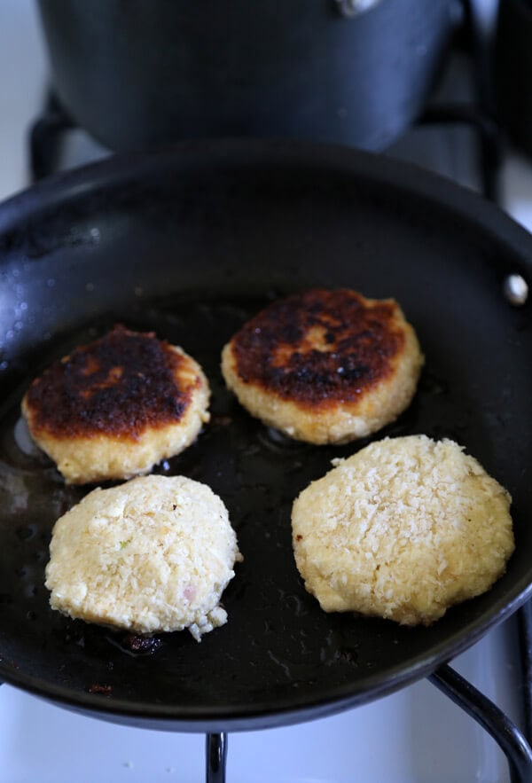 tofu-cakes-frying