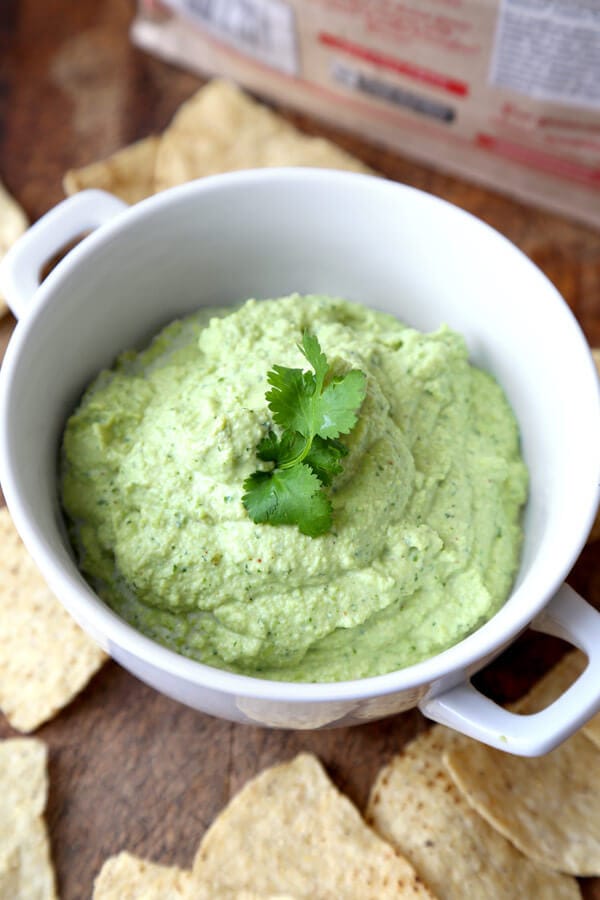 Super bowl party edamame-hummus