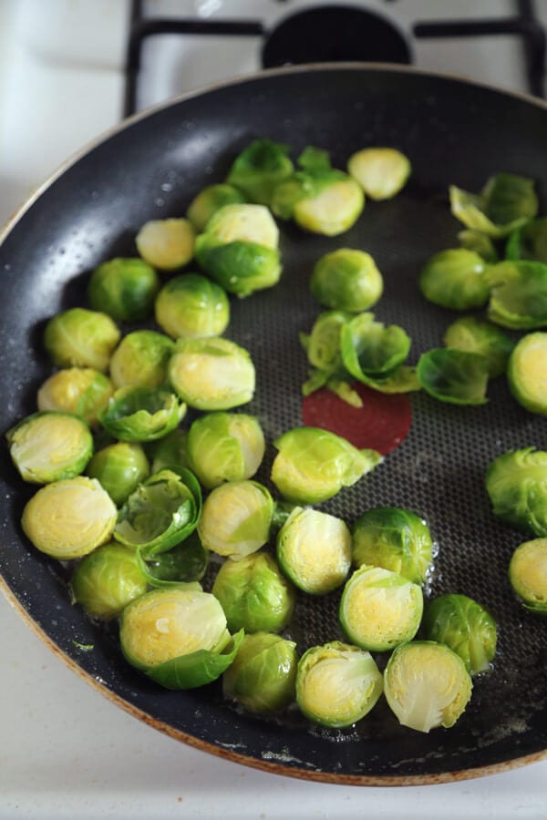 brussels-sprouts-in-pan