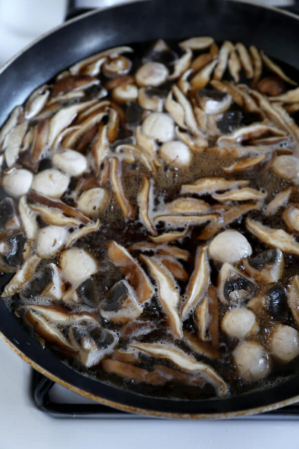 mushrooms-boiling