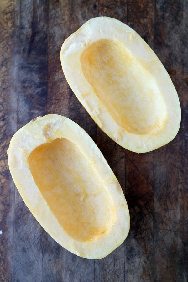 how to slice a spaghetti squash in half