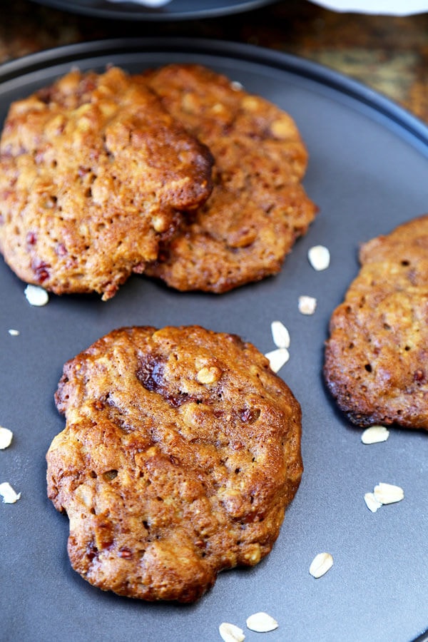 Gluten-free goodness! Chewy, sweet and fruity, these flourless peanut butter and raspberry jam cookies are so good you won't be able to stop at just one! #glutenfreecookies #glutenfreerecipes #flourless #homemadecookies | pickledplum.com