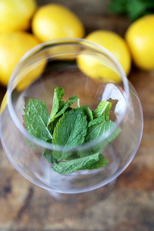 mint lemonade (low sugar) - This is a refreshing recipe for homemade lemonade with muddled mint leaves and low in sugar. #lemonaderecipe #healthylemonade #summerdrink #lemons #beverage | pickledplum.com