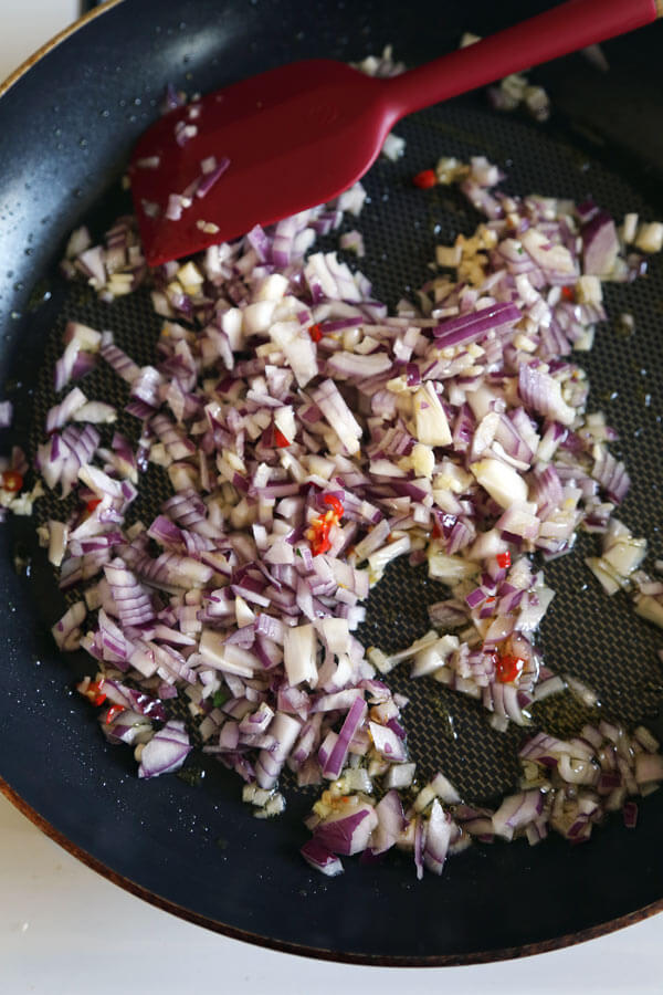 onions-chile-pan