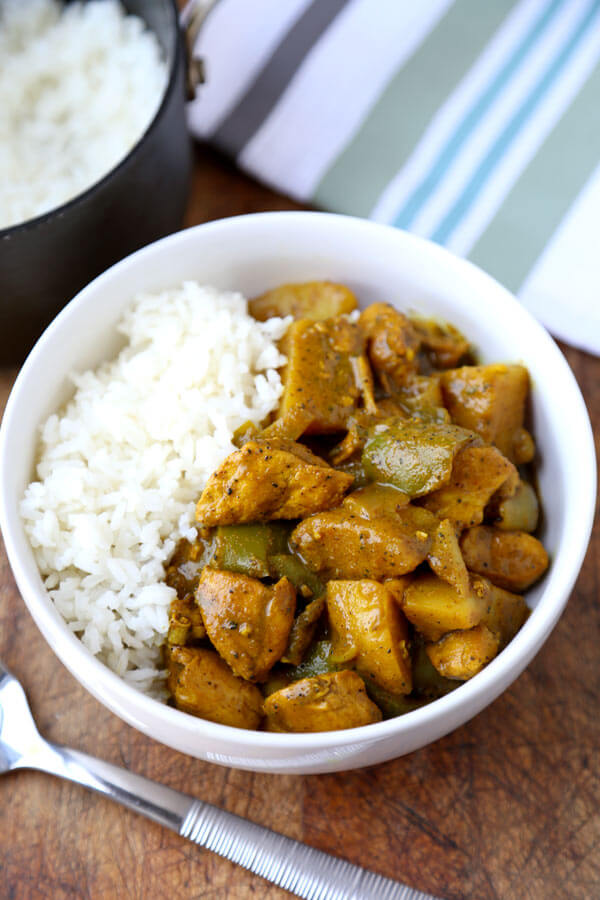 Jamaican Chicken Curry - Hotttt! This Jamaican chicken curry recipe will hit the spot if you are looking for strong and assertive flavors! Recipe, easy, main, stew, gluten free | pickledplum.com