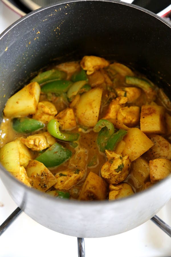 Jamaican Chicken Curry - Hotttt! This Jamaican chicken curry recipe will hit the spot if you are looking for strong and assertive flavors! Recipe, easy, main, stew, gluten free | pickledplum.com