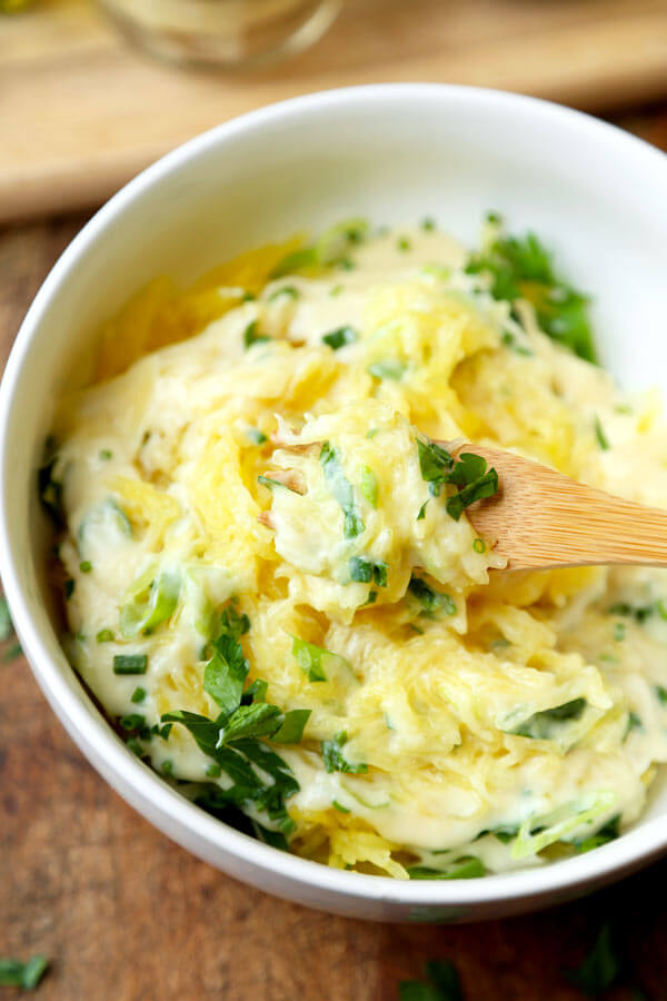 Healthy Spaghetti Squash Alfredo Recipe - low carb, easy and super tasty! I'm showing you how to cook spaghetti squash in the oven or microwave and toss it in a low fat, savory and creamy alfredo sauce. #spaghettisquash #healthyeating #healthyrecipes #sidedish | pickledplum.com 