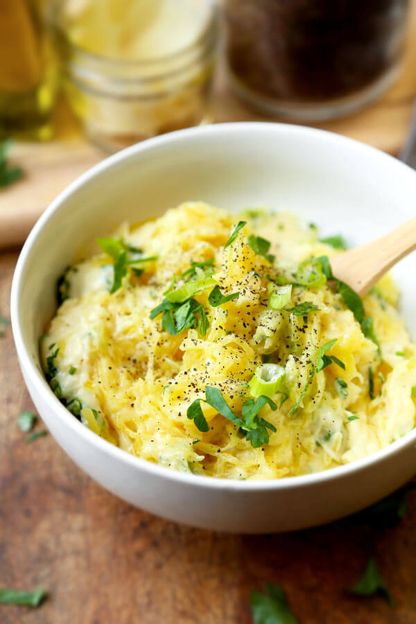 Healthy Spaghetti Squash Alfredo Recipe - low carb, easy and super tasty! I'm showing you how to cook spaghetti squash in the oven or microwave and toss it in a low fat, savory and creamy alfredo sauce. #spaghettisquash #healthyeating #healthyrecipes #sidedish | pickledplum.com 