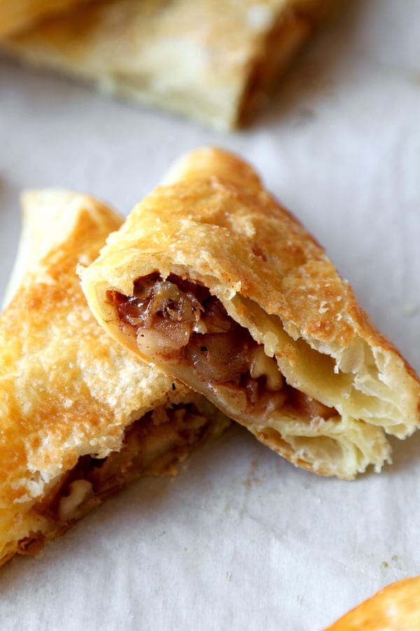 Best Apple Turnover Recipe - Easy homemade apple turnover that are flaky and light! Made with puff pastry and tangy apples, this recipe is healthy, low sugar, perfect for families looking for healthy alternatives. Healthy Baking has never tasted this good! #applepie #kidfriendlyrecipe #healthydessert #apples | pickledplum.com 