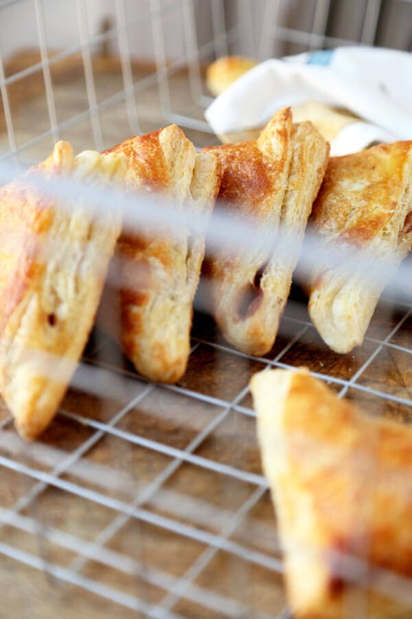 Best Apple Turnover Recipe - Easy homemade apple turnover that are flaky and light! Made with puff pastry and tangy apples, this recipe is healthy, low sugar, perfect for families looking for healthy alternatives. Healthy Baking has never tasted this good! #applepie #kidfriendlyrecipe #healthydessert #apples | pickledplum.com 