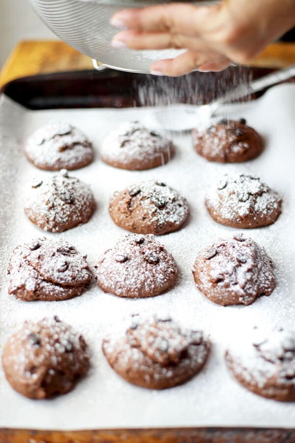 Skinny Chocolate Espresso Cookies - Extra virgin olive oil and a banana replace the butter in these healthier chocolate espresso cookies. Super moist, just sweet enough to satisfy a sweet tooth and with crunchy coffee beans, these are the perfect cookies for adults! sweets, dessert, low fat | pickledplum.com