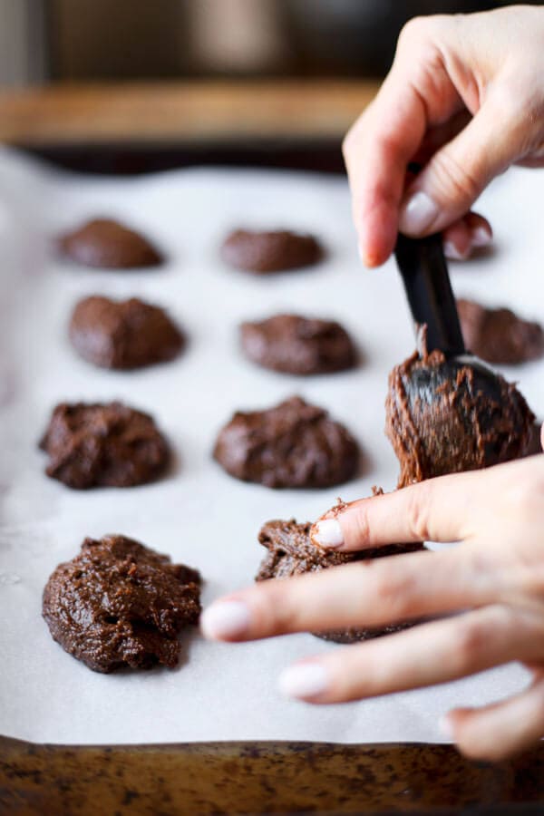 Skinny Chocolate Espresso Cookies - Extra virgin olive oil and a banana replace the butter in these healthier chocolate espresso cookies. Super moist, just sweet enough to satisfy a sweet tooth and with crunchy coffee beans, these are the perfect cookies for adults! sweets, dessert, low fat | pickledplum.com