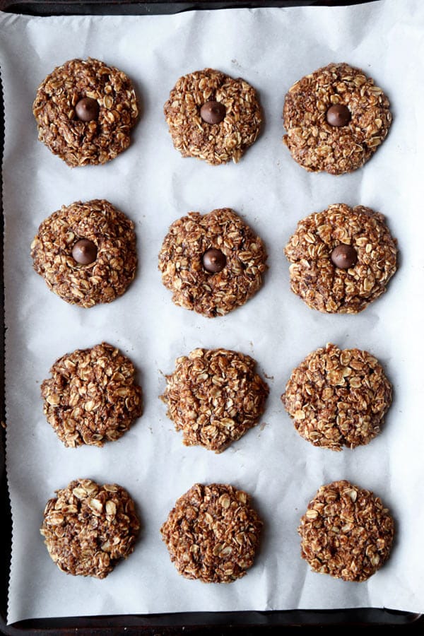 An unbelievably easy, chewy and peanut buttery no bake oatmeal cookies recipe you won't be able to stop eating! Only 10 minutes to prep and healthier than you think. We love! |pickledplum.com