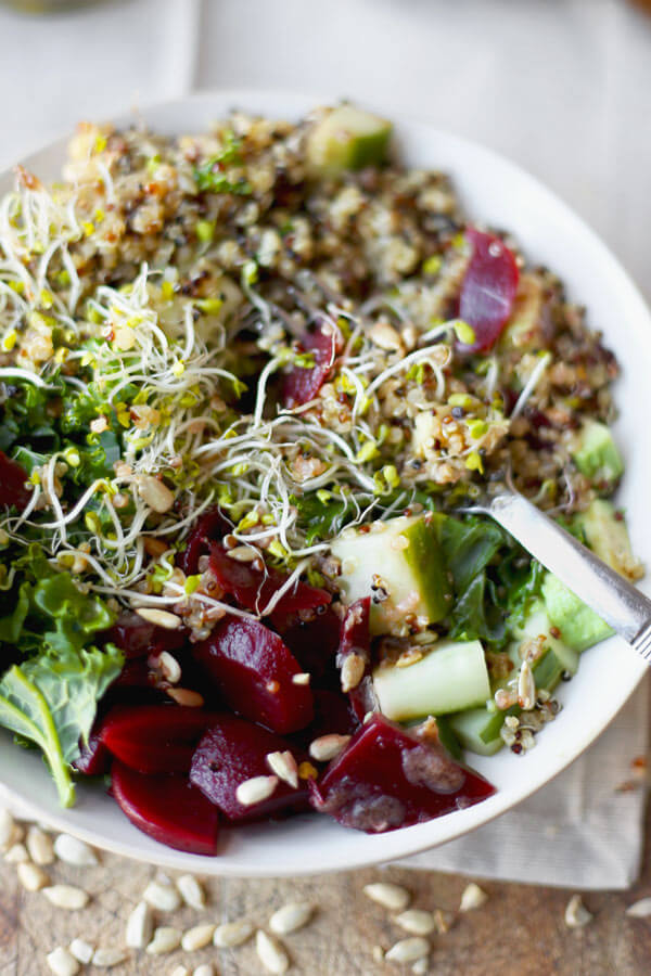 Detox Kale And Quinoa Salad - A healthy and cleansing salad to re-energize your body and mind. This simple salad requires little prepping and is ready in 15 minutes from start to finish! Vegan, Gluten free, Easy, Healthy recipe. | pickledplum.com 