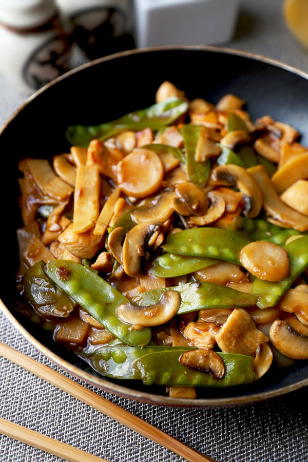 Moo goo gai pan - Better than takeout moo goo gai pan recipe that's savory and a little sour. Healthy Chinese recipes, healthy dinner recipes, Chinese chicken recipes, easy Chinese stir fry. #healthyeating #chickenrecipe #healthychinesefood | pickledplum.com