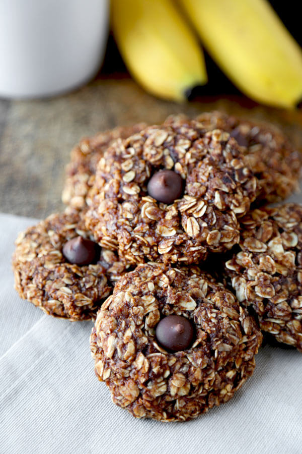 An unbelievably easy, chewy and peanut buttery no bake oatmeal cookies recipe you won't be able to stop eating! Only 10 minutes to prep and healthier than you think. We love! |pickledplum.com