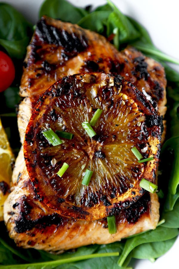 This is an easy and healthy orange-ginger salmon marinade with bright citrus and sweet flavors. And it only takes five minutes to prep! | pickledplum.com