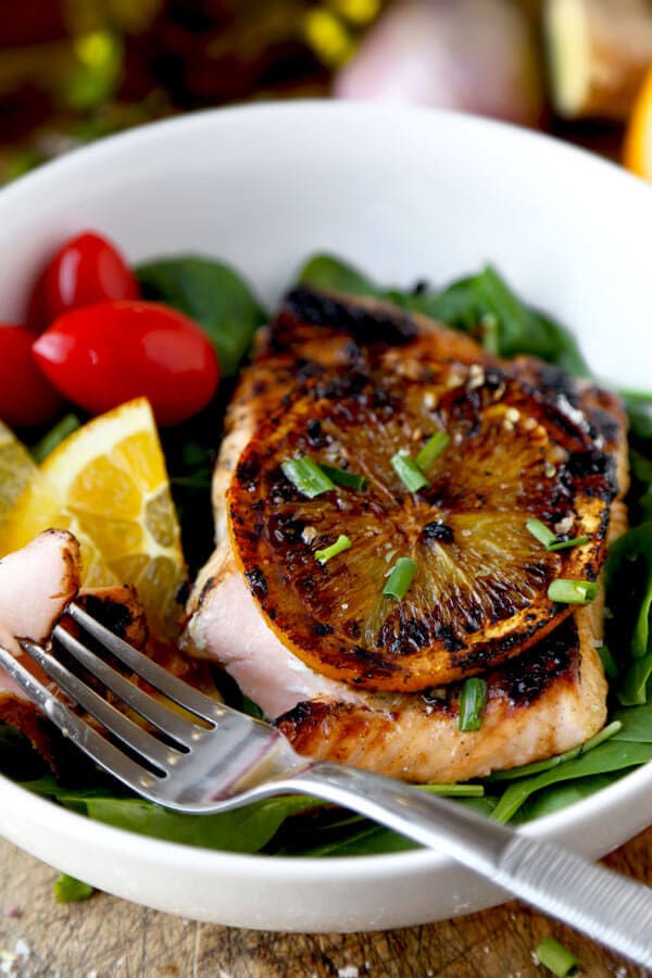 This is an easy and healthy orange-ginger salmon marinade with bright citrus and sweet flavors. And it only takes five minutes to prep! | pickledplum.com