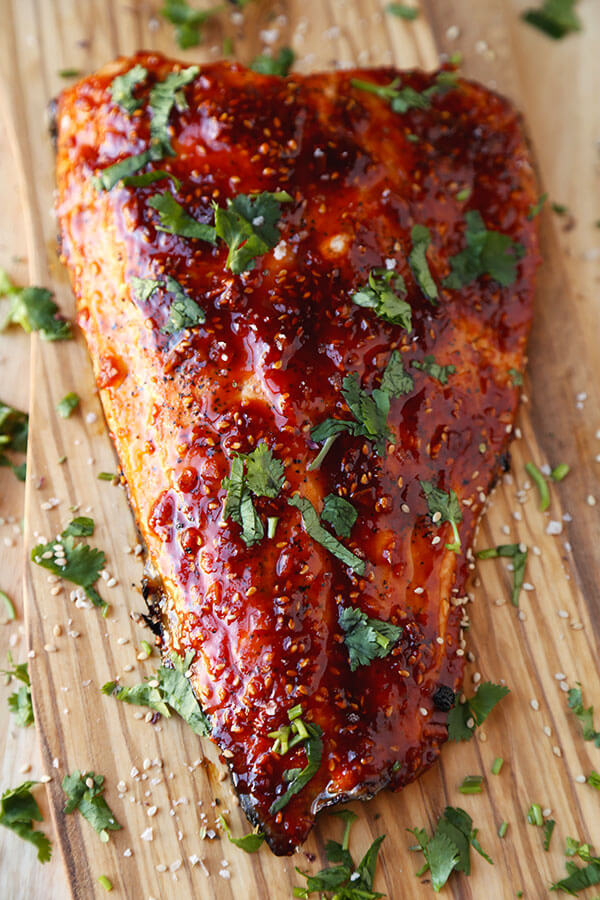 Honey Sriracha Oven Baked Salmon - This is a sweet, spicy and smoky honey sriracha oven baked salmon recipe you won't be able to stop eating - and you only need 10 ingredients and 25 minutes to make it! Easy, Healthy | pickledplum.com