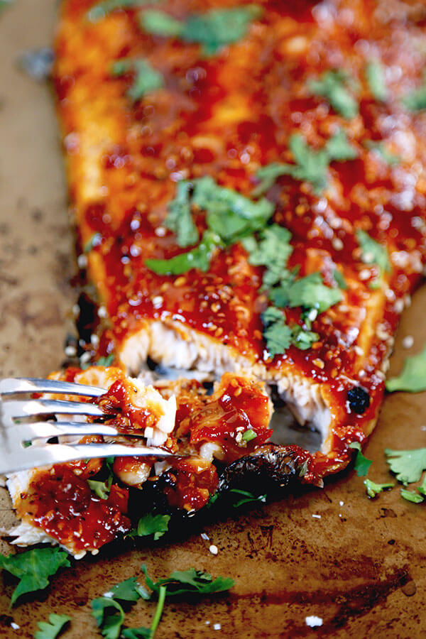 Honey Sriracha Oven Baked Salmon - This is a sweet, spicy and smoky honey sriracha oven baked salmon recipe you won't be able to stop eating - and you only need 10 ingredients and 25 minutes to make it! Easy, Healthy | pickledplum.com