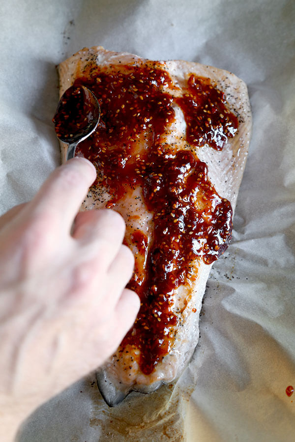 Honey Sriracha Oven Baked Salmon - This is a sweet, spicy and smoky honey sriracha oven baked salmon recipe you won't be able to stop eating - and you only need 10 ingredients and 25 minutes to make it! Easy, Healthy | pickledplum.com