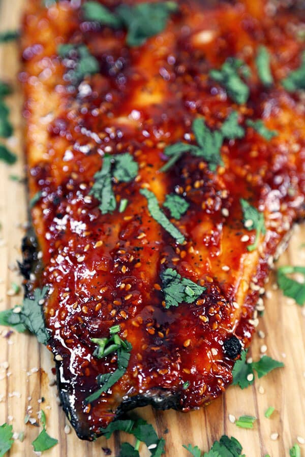 Honey Sriracha Oven Baked Salmon - This is a sweet, spicy and smoky honey sriracha oven baked salmon recipe you won't be able to stop eating - and you only need 10 ingredients and 25 minutes to make it! Easy, Healthy | pickledplum.com