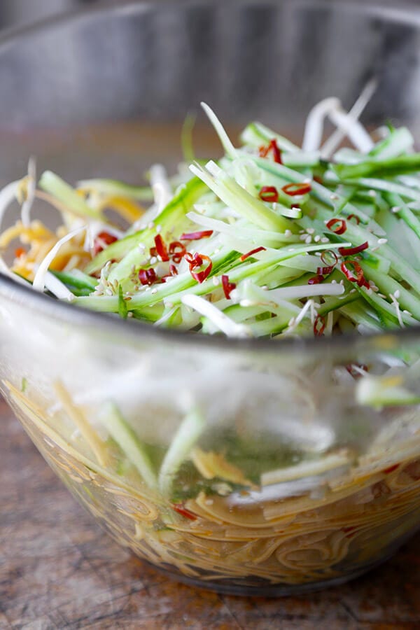 Cold Asian Noodle Salad - This is a quick and easy, spicy and nutty cold Asian noodle salad your whole family will love! Perfect for a barbecue or as a light lunch or dinner + ready in just 15 minutes! Recipe, Easy, Noodles, Healthy, Salad, Vegetarian, Vegan | pickledplum.com