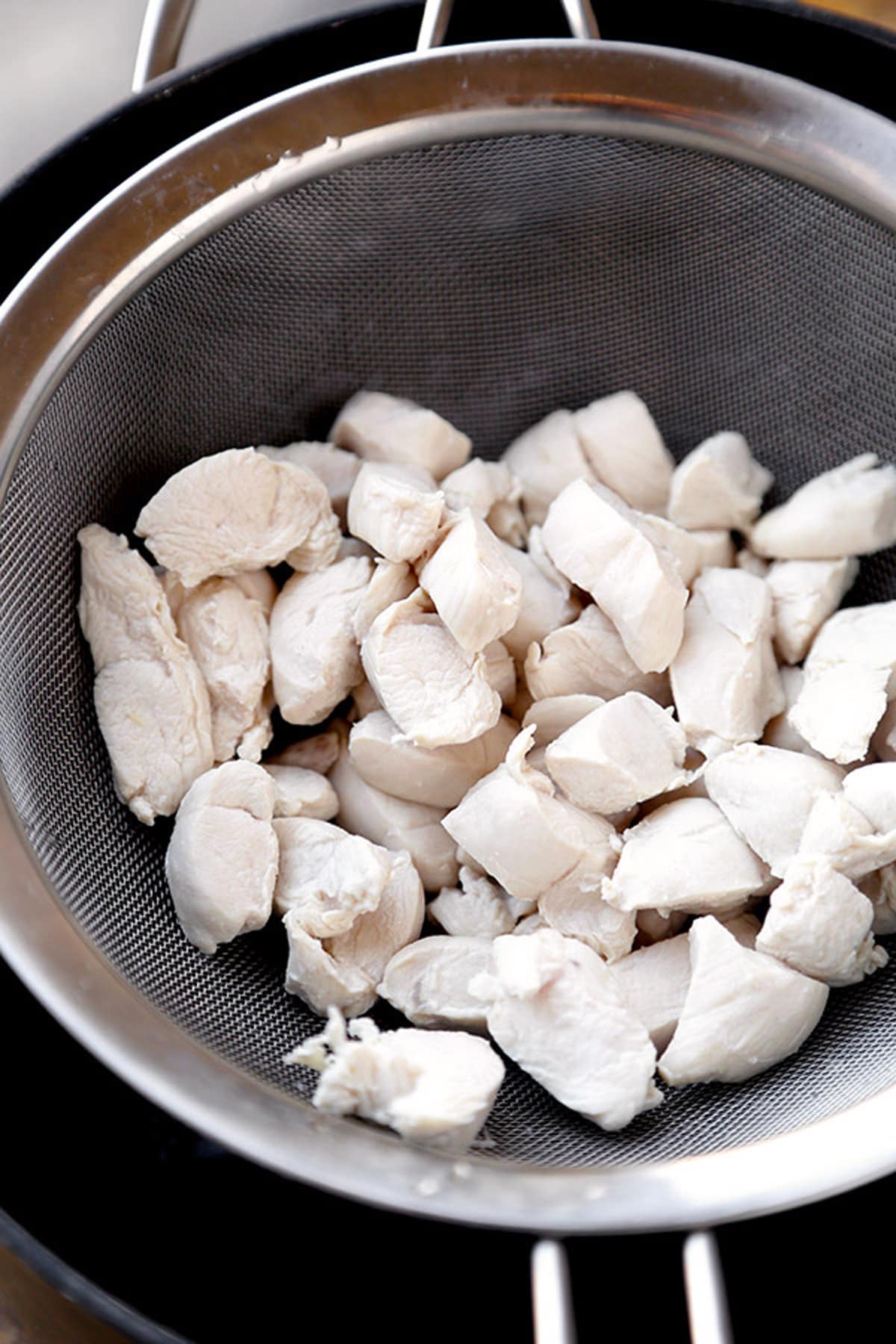 boiled chicken pieces