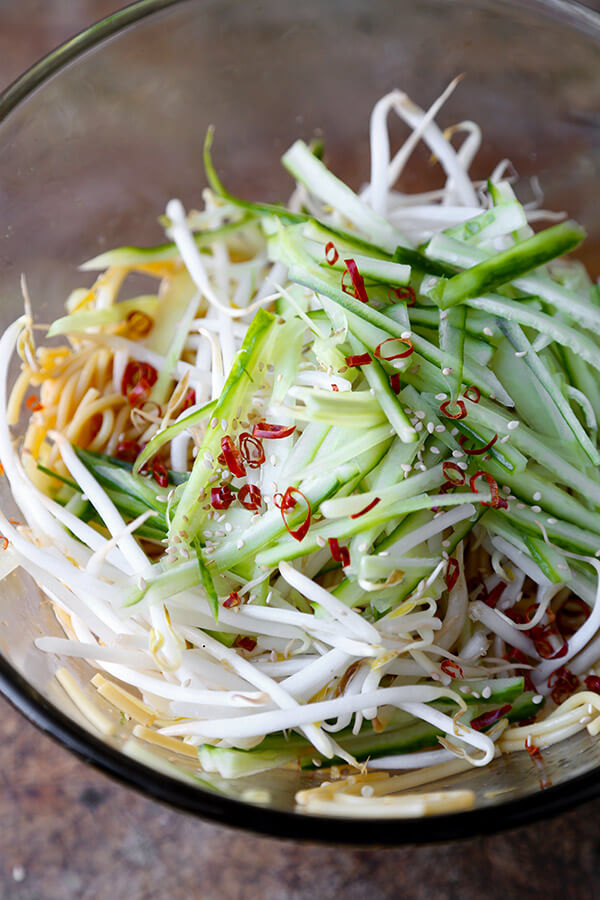 Cold Asian Noodle Salad - This is a quick and easy, spicy and nutty cold Asian noodle salad your whole family will love! Perfect for a barbecue or as a light lunch or dinner + ready in just 15 minutes! Recipe, Easy, Noodles, Healthy, Salad, Vegetarian, Vegan | pickledplum.com