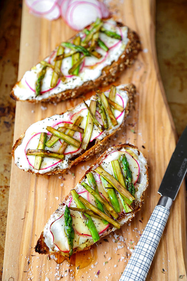 Breakfast Asparagus, Radish and Ricotta Toast - Creamy, salty and healthy - this breakfast asparagus, radish and ricotta toast is finished with a drizzle of honey for a stunning looking morning meal. Plus, it's really easy to make! Recipe, healthy, easy, brunch, crostini, snack, tartine | pickledplum.com
